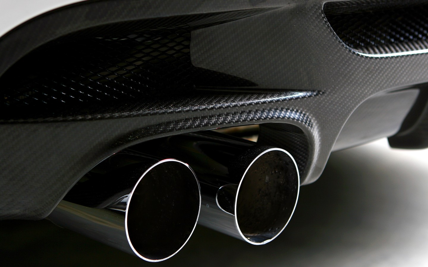 do electric cars have exhaust systems