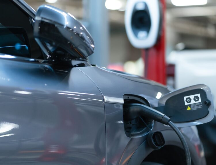 does an electric car need oil