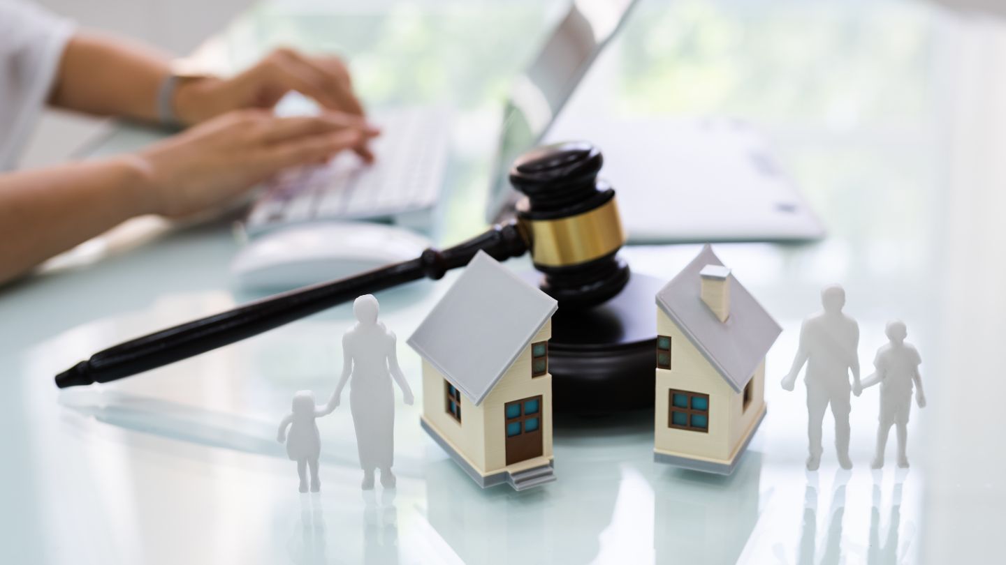 how much does a divorce lawyer cost