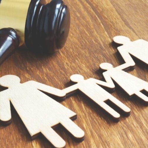 how much family lawyers charge