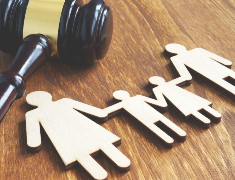 how much family lawyers charge