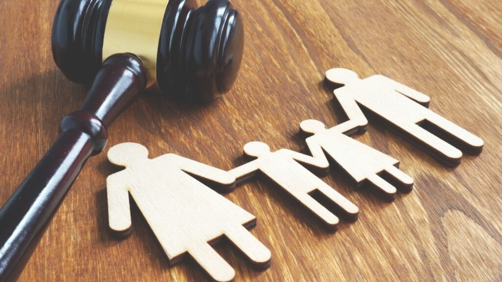 how much family lawyers charge