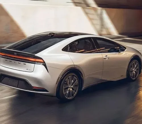 why don't electric cars have solar panels