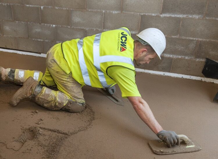 how long does screed take to dry