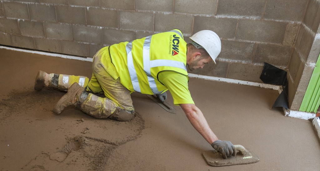 how long does screed take to dry
